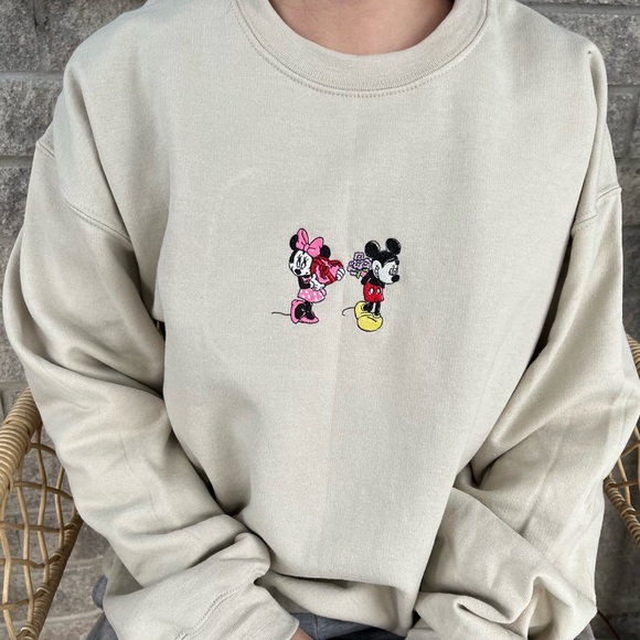 EMBROIDER - MINNIE & MICKEY MOUSSE SWEATSHIRT - Picture 6 of 7